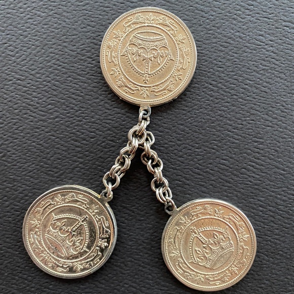 Elizabeth II Regina tokens set. Rare find - Picture 3 of 6